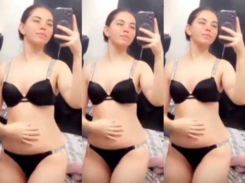 Desi cutie showing full naked 6 videos