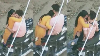 Desi girlfriend fucking outdoor in road on a bike